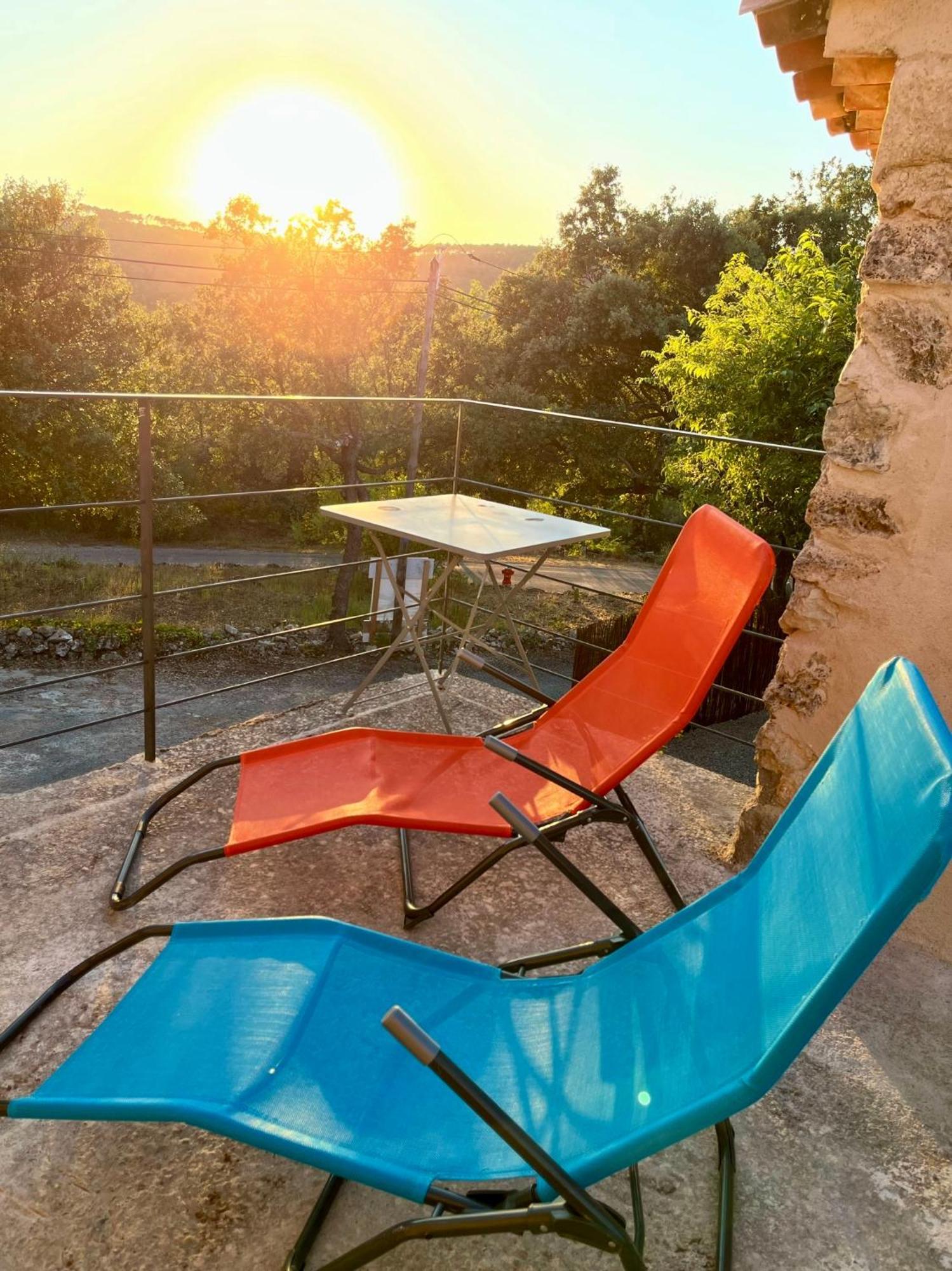 La Parenthese Du Var - Gite Avec Grande Terrasse Vue Sur Piscine Saint-Antonin-du-Var Bagian luar foto